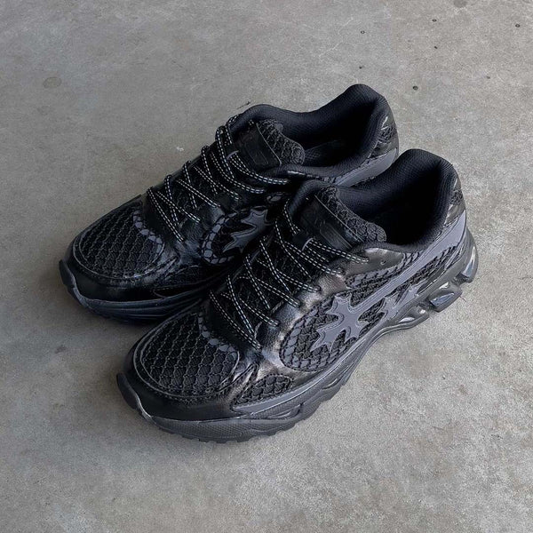Bravest Studios Kross Kountry Runner Triple Black