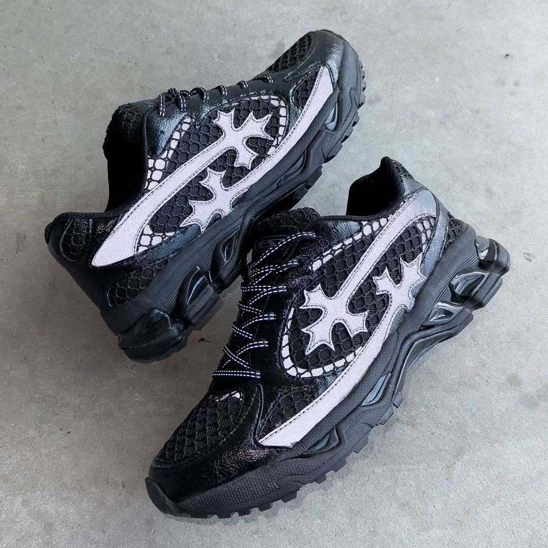 Bravest Studios Kross Kountry Runner Triple Black